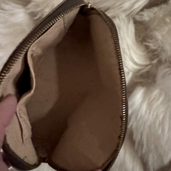 Authentic Vintage Louis Vuitton Monogram Makeup bag - Picture 4 of 8